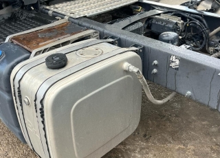 Cabeza tractora,
 RENAULT T460, 
automática  con  retarder y equipo de hidraulico
de 2015, 
con 925.714km,
Con neumáticos 315/80R22.5  Precio 19.500€ reacondicionada