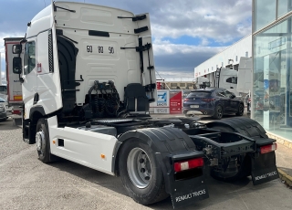 Cabeza tractora,
 RENAULT T460, 
automática, con retarder
de 2015, 
con 589.859km,
Con neumáticos 315/80R22.5

Precio 36.500€ reacondicionada, sin garantía, homologada en España.