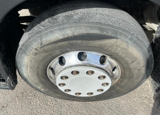 Cabeza tractora,
 RENAULT T480, 
automática, con retarder
de 2015, 
con 434.953km,
Con neumáticos 315/80R22.5  Precio 36.900€ reacondicionada,