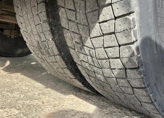 Cabeza tractora,
 RENAULT T480, 
automática, con retarder
de 2015, 
con 434.953km,
Con neumáticos 315/80R22.5  Precio 36.900€ reacondicionada,