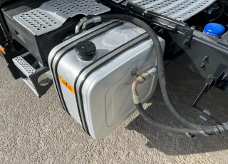Cabeza tractora,
 RENAULT T480, 
automática, con retarder
de 2015, 
con 434.953km,
Con neumáticos 315/80R22.5  Precio 36.900€ reacondicionada,