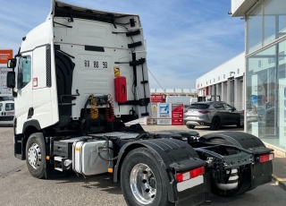 Cabeza tractora,
 RENAULT T480, 
automática, con retarder
de 2015, 
con 434.953km,
Con neumáticos 315/80R22.5  Precio 36.900€ reacondicionada,