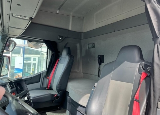 Cabeza tractora,
 RENAULT T480, 
automática, con retarder
de 2015, 
con 434.953km,
Con neumáticos 315/80R22.5  Precio 36.900€ reacondicionada,