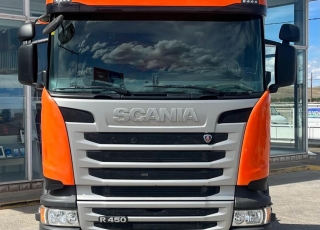 Cabeza tractora,
SCANIA R450, 
automática con intarder, 
de 2017, 
con 716.953km,
Con neumáticos 385/55R22.5 y 315/70R22.5

Precio 39.900€ reacondicionada, .