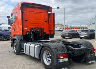 Cabeza tractora,
SCANIA R450, 
automática con intarder, 
de 2017, 
con 696.559km,
Con neumáticos 385/55R22.5 y 315/70R22.5

Precio 43.500€ reacondicionada, .