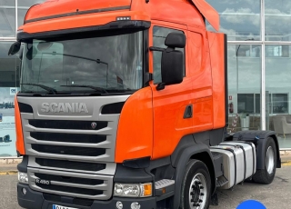 Cabeza tractora,
SCANIA R450, 
automática con intarder, 
de 2017, 
con 720.559km,
Con neumáticos 385/55R22.5 y 315/70R22.5  Precio 39.900€ reacondicionada, .