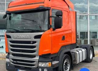 Cabeza tractora,
SCANIA R450, 
automática con intarder, 
de 2017, 
con 720.559km,
Con neumáticos 385/55R22.5 y 315/70R22.5

Precio 39.900€ reacondicionada, .