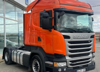 Cabeza tractora,
SCANIA R450, 
automática con intarder, 
de 2017, 
con 720.559km,
Con neumáticos 385/55R22.5 y 315/70R22.5

Precio 39.900€ reacondicionada, .