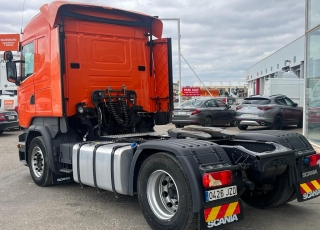 Cabeza tractora,
SCANIA R450, 
automática con intarder, 
de 2017, 
con 720.559km,
Con neumáticos 385/55R22.5 y 315/70R22.5  Precio 39.900€ reacondicionada, .