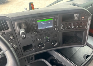 Cabeza tractora,
SCANIA R450, 
automática con intarder, 
de 2017, 
con 720.559km,
Con neumáticos 385/55R22.5 y 315/70R22.5  Precio 39.900€ reacondicionada, .
