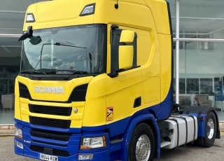 Cabeza tractora,
SCANIA R450, 
automática con intarder, 
de 2018, 
con 645.691km,
Con neumáticos 385/65R22.5 y 315/80R22.5