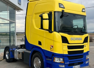 Cabeza tractora,
SCANIA R450, 
automática con intarder, 
de 2018, 
con 645.691km,
Con neumáticos 385/65R22.5 y 315/80R22.5