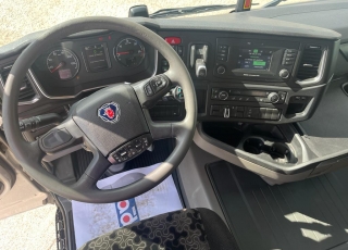 Cabeza tractora,
SCANIA R450, 
automática con intarder, 
de 2017, 
con 676.691km,
Con neumáticos 385/70R22.5 y 315/70R22.5
CON EQUIPO DE HIDRAULICO Y LLANTAS DE ALUMINIO