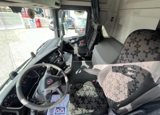 Cabeza tractora,
SCANIA R450, 
automática con intarder, 
de 2017, 
con 676.691km,
Con neumáticos 385/70R22.5 y 315/70R22.5
CON EQUIPO DE HIDRAULICO Y LLANTAS DE ALUMINIO