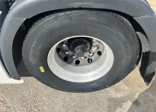 Cabeza tractora,
SCANIA R450, 
automática con intarder, 
de 2017, 
con 676.691km,
Con neumáticos 385/70R22.5 y 315/70R22.5
CON EQUIPO DE HIDRAULICO Y LLANTAS DE ALUMINIO