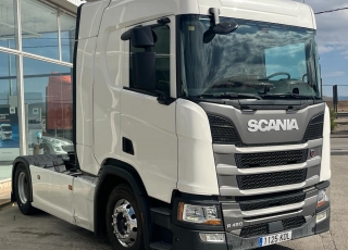 Cabeza tractora,
SCANIA R450, 
automática con intarder, 
de 2017, 
con 676.691km,
Con neumáticos 385/70R22.5 y 315/70R22.5
CON EQUIPO DE HIDRAULICO Y LLANTAS DE ALUMINIO