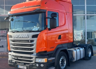 Cabeza tractora,
SCANIA R450, 
automática con intarder, 
de 2017, 
con 679.605km,
Con neumáticos 385/55R22.5 y 315/70R22.5  Precio 42.500€ reacondicionada, .