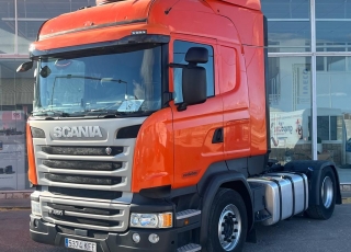 Cabeza tractora,
SCANIA R450, 
automática con intarder, 
de 2017, 
con 679.605km,
Con neumáticos 385/55R22.5 y 315/70R22.5

Precio 42.500€ reacondicionada, .