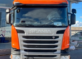 Cabeza tractora,
SCANIA R450, 
automática con intarder, 
de 2017, 
con 679.605km,
Con neumáticos 385/55R22.5 y 315/70R22.5  Precio 42.500€ reacondicionada, .