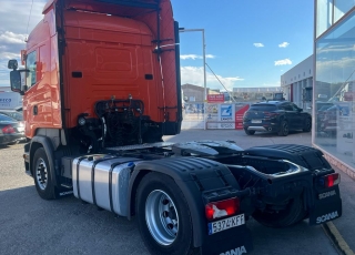 Cabeza tractora,
SCANIA R450, 
automática con intarder, 
de 2017, 
con 679.605km,
Con neumáticos 385/55R22.5 y 315/70R22.5

Precio 42.500€ reacondicionada, .