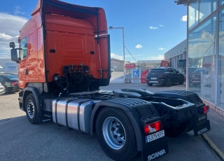 Cabeza tractora,
SCANIA R450, 
automática con intarder, 
de 2017, 
con 683.661km,
Con neumáticos 385/55R22.5 y 315/70R22.5

Precio 42.500€ reacondicionada, .