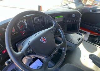 Cabeza tractora,
SCANIA R450, 
automática con intarder, 
de 2017, 
con 715.690km,
Con neumáticos  315/70R22.5  Precio 39.900€