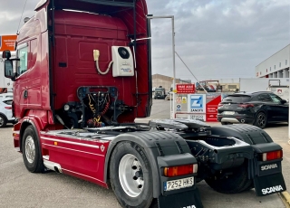 Cabeza tractora,
SCANIA R500, 
automática con intarder, 
de 2012, 
con 1.183.150km,
Con neumáticos 385/65R22.5 y 315/80R22.5  Precio 32.500€ reacondicionada, .
