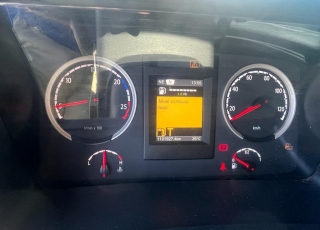 Cabeza tractora,
SCANIA R520, 
automática con intarder, 
de 2014, 
con 1.101.927km,
Con neumáticos 385/65R22.5 y 315/80R22.5  Precio 32.500€