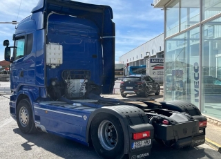 Cabeza tractora,
SCANIA R520, 
automática con intarder, 
de 2014, 
con 1.101.927km,
Con neumáticos 385/65R22.5 y 315/80R22.5

Precio 32.500€