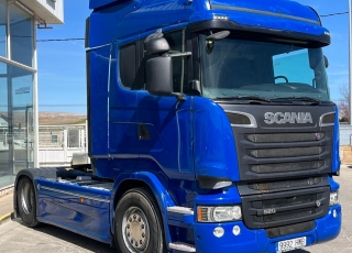 Cabeza tractora,
SCANIA R520, 
automática con intarder, 
de 2014, 
con 1.101.927km,
Con neumáticos 385/65R22.5 y 315/80R22.5

Precio 32.500€