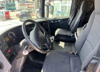 Cabeza tractora,
SCANIA R520, 
automática con intarder, 
de 2014, 
con 1.101.927km,
Con neumáticos 385/65R22.5 y 315/80R22.5  Precio 32.500€