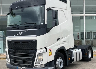 Cabeza tractora,
 VOLVO FH.460, 
 Caja de cambios automática, 
del año  2019, 
con tan solo 495.513km,
Con neumáticos 315/70R22.5  reacondicionada.