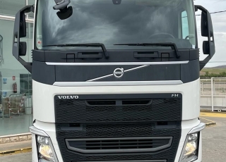 Cabeza tractora,
 VOLVO FH.460, 
 Caja de cambios automática, 
del año  2019, 
con tan solo 495.513km,
Con neumáticos 315/70R22.5  reacondicionada.