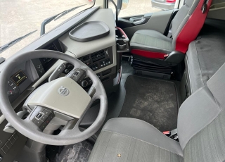 Cabeza tractora,
 VOLVO FH.460, 
 Caja de cambios automática, 
del año  2019, 
con tan solo 495.513km,
Con neumáticos 315/70R22.5  reacondicionada.