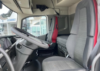 Cabeza tractora,
 VOLVO FH.460, 
 Caja de cambios automática, 
del año  2019, 
con tan solo 495.513km,
Con neumáticos 315/70R22.5  reacondicionada.