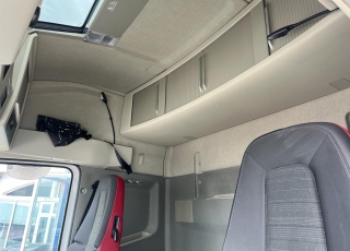 Cabeza tractora,
 VOLVO FH.460, 
 Caja de cambios automática, 
del año  2019, 
con tan solo 495.513km,
Con neumáticos 315/70R22.5  reacondicionada.