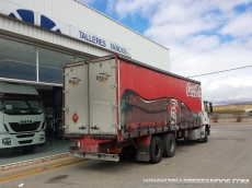 TRuck brand IVECO model MH260E35/TN, year 2000, manual gearbox, with box of  8.5m x 2.45m x 2.45m.