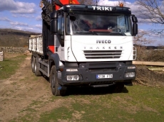Camión ocasión marca IVECO AD260T33, 6x4, con grúa Palfinger PK36002 