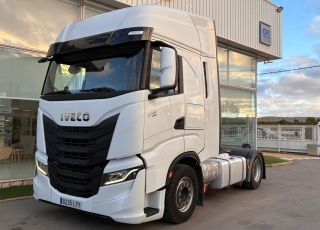 Cabeza tractora IVECO AS440S49TP S-WAY 
 
- AUTOMATICO
- INTARDER
- CLIMATIZADOR
- DOBLE DEPOSITO
- NEVERA

VEHICULO EN PERFECTO ESTADO