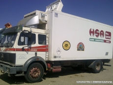 Camión usado marca Mercedes 17.20L con caja frigorífica con guías para carne.