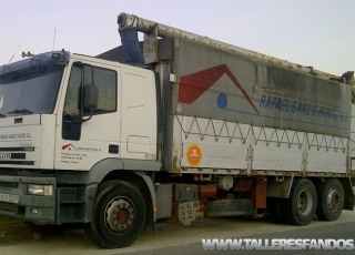 Camion IVECO MP260E35Y/P, con basculante y sinfin para descarga de cereal.