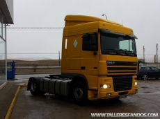 Tractor unit DAF XF 95.430, manual with retarder, two beds, year 2006, Euro 3