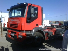 Cabeza tractora ocasión marca IVECO modelo Stralis AD440S40TP, manual.