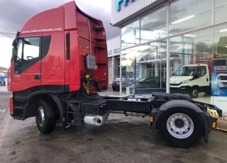 Cabeza tractora IVECO AS440S42TP automática con intarder, del año 2011, con 851.942km, en muy buenas condiciones.