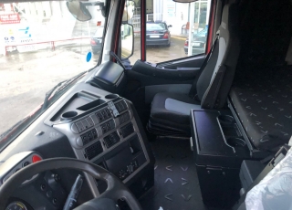 Tractor head IVECO AS440S42TP automatic with retarder, year 2011, with 851.942km.