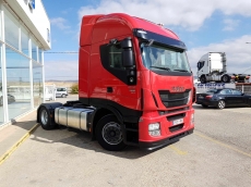 Tractor head IVECO AS440S42TP, Hi Way, automatic with retarder, year 2014, with 448.366km.