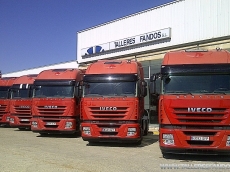5 Tractoras AS440S42TP, automaticas con intarder, euro 4, del año 2008, entre 350.000 y 650.000km, color Rojo.  Buen estado de neumaticos.