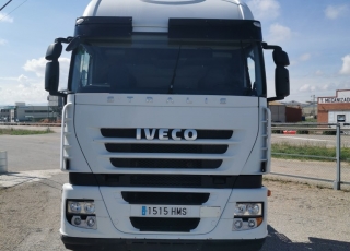Cabeza tractora IVECO AS440S46TP, CUBE, automática con intarder, del año 2012, con 696.170km