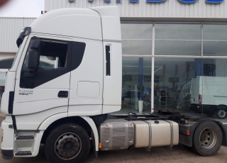 Tractor head IVECO AS440S46TP,
Hi Way, 
Euro6,
Automatic with retarder, 
year 2015,
with 441.395km.