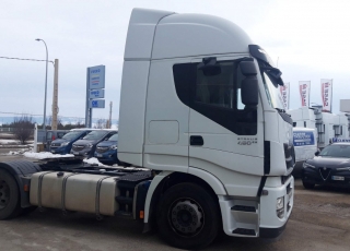 Tractor head IVECO AS440S46TP,
Hi Way, 
Euro6,
Automatic with retarder, 
year 2015,
with 441.395km.
